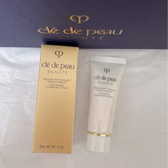 Clé de Peau Beauté - Softening Cleansing Foam - Picture 2 of 3